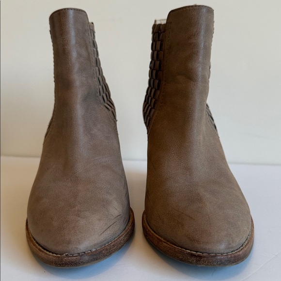 Aquatalia taupe nubuck whip stich zip back ankle boots size 10 - Picture 5 of 10
